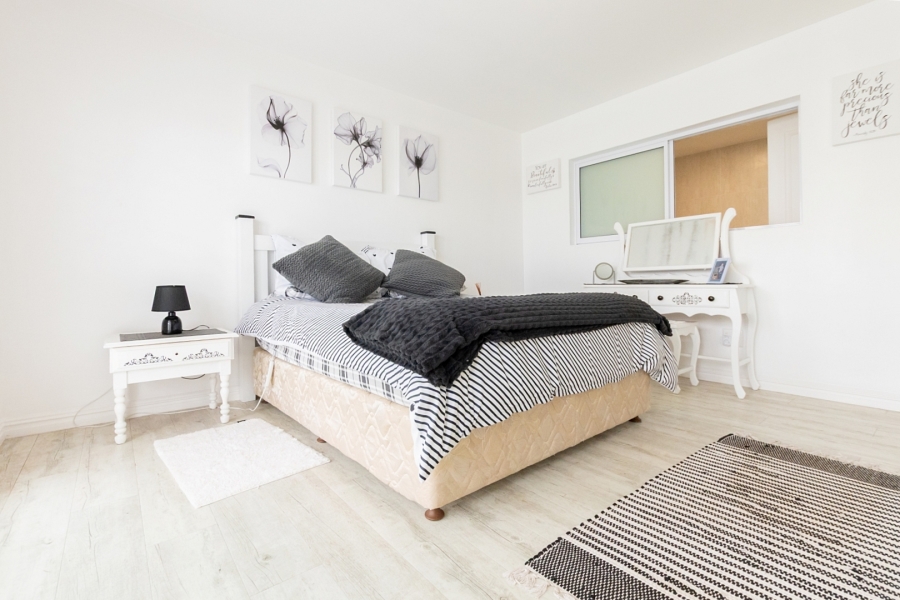 4 Bedroom Property for Sale in Paradise Beach Western Cape
